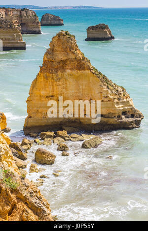 Rock formations sur clifs Algarve au Portugal Banque D'Images