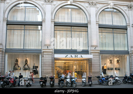 Boutique Zara, Rome, Italie, Europe Banque D'Images