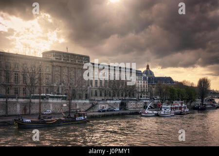 Monnaie de Paris et le quai de Conti. La France. Paris Banque D'Images