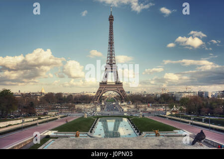 La Tour Eiffel et du Pont d'Iena vu de Jardins du Trocadéro. Paris. France Banque D'Images