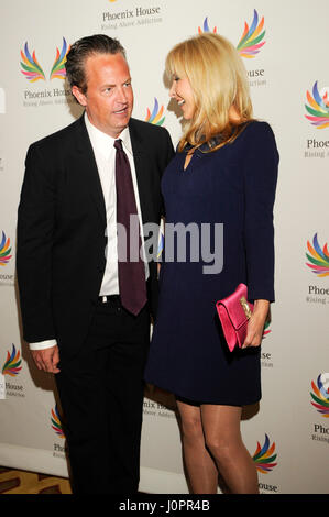 (L-R) amis acteurs Matthew Perry et Lisa Kudrow assister à la 12e édition annuelle du triomphe pour le Gala de remise des prix de l'adolescence, le 15 juin 2015 au montage Beverly Hills à Los Angeles, Californie. Banque D'Images