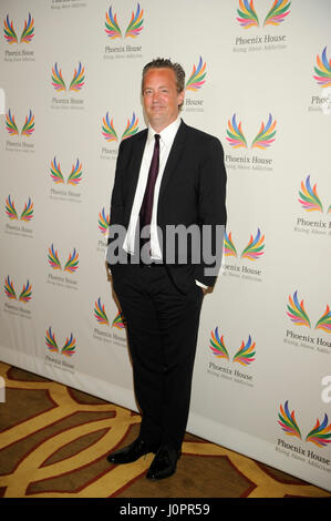 L'acteur Matthew Perry, honoré du prix 2015 "Phoenix Rising" assiste à la 12e édition annuelle du triomphe pour le Gala de remise des prix de l'adolescence, le 15 juin 2015 au montage Beverly Hills à Los Angeles, Californie. Banque D'Images