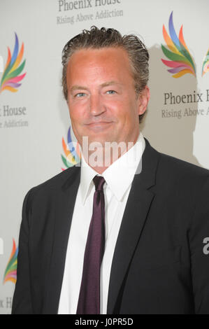 L'acteur Matthew Perry, honoré du prix 2015 "Phoenix Rising" assiste à la 12e édition annuelle du triomphe pour le Gala de remise des prix de l'adolescence, le 15 juin 2015 au montage Beverly Hills à Los Angeles, Californie. Banque D'Images