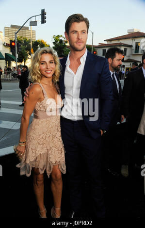 Chris Hemsworth et Elsa Pataky épouse assister à la premiere vacances au Westwood Village Theatre le 27 juillet 2015 à Los Angeles, Californie. Banque D'Images