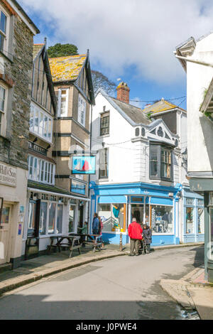 Highfield Hotel se trouve dans une des rues étroites dans le port historique de Fowey, Cornwall, Angleterre Banque D'Images