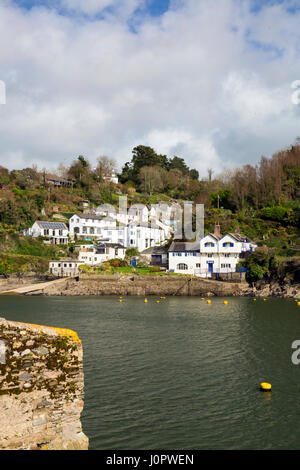 Boddinick village sur la rivière Fowey. "Ferryside' maison sur la plage, fut l'ancienne maison d'Dapne du Maurier, Cornwall, Angleterre Banque D'Images