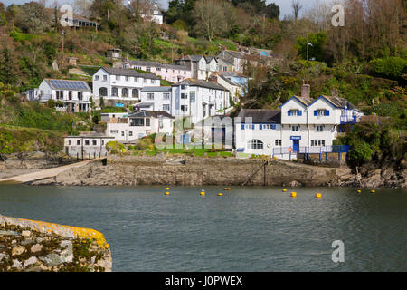 Boddinick village sur la rivière Fowey. "Ferryside' maison sur la plage, fut l'ancienne maison d'Dapne du Maurier, Cornwall, Angleterre Banque D'Images