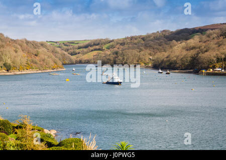 À la recherche de l'autre côté de la rivière Fowey en pont Comp Creek, à partir de la ville de Fowey, Cornwall, Angleterre Banque D'Images