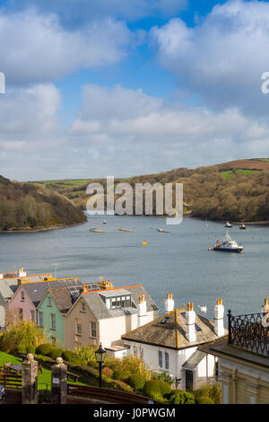 À la recherche de l'autre côté de la rivière Fowey en pont Comp Creek, à partir de la ville de Fowey, Cornwall, Angleterre Banque D'Images