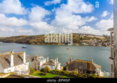 À la recherche de l'autre côté de la rivière Fowey à Polruan, à partir de la ville de Fowey, Cornwall, Angleterre Banque D'Images