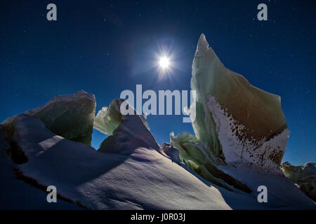 Pleine lune sur Russell Glacier, Kangerlussuaq, Cercle Arctique, Groenland, de l'Europe Banque D'Images