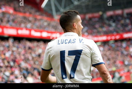 Gijon, Espagne. 15 avril, 2017. Lucas Vazquez (marche avant, Real Madrid) pendant le match de foot de la saison 2016/2017 de ligue espagnole "La Liga" entre Real Sporting de Gijón et Real Madrid au Stade Molinon le 15 avril 2016 à Gijon, Espagne. ©david Gato/Alamy Live News Banque D'Images