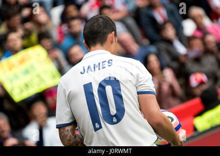 Gijon, Espagne. 15 avril, 2017. James Rodriguez (marche avant, Real Madrid) pendant le match de foot de la saison 2016/2017 de ligue espagnole "La Liga" entre Real Sporting de Gijón et Real Madrid au Stade Molinon le 15 avril 2016 à Gijon, Espagne. ©david Gato/Alamy Live News Banque D'Images