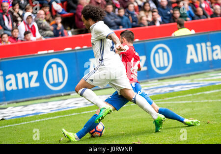 Gijon, Espagne. 15 avril, 2017. Au cours de la match de football de la saison 2016/2017 de ligue espagnole "La Liga" entre Real Sporting de Gijón et Real Madrid au Stade Molinon le 15 avril 2016 à Gijon, Espagne. ©david Gato/Alamy Live News Banque D'Images