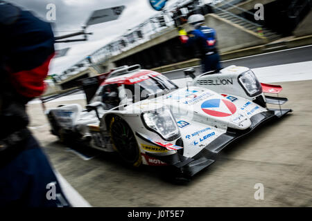 Towcester, Northamptonshire, Angleterre. Apr 16, 2017. L'équipe de course FIA WEC Rébellion Vaillante pendant les 6 heures de Silverstone du FIA World Endurance Championship autograph session au circuit de Silverstone : Crédit Gergo Toth/Alamy Live News Banque D'Images