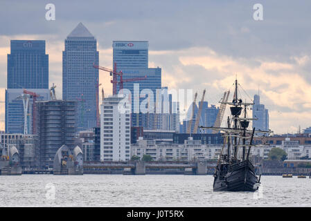 Londres, Royaume-Uni. Apr 16, 2017. Plus de 30 navires du monde entier prendront part au défilé de la voile, le point culminant de la Royal Greenwich Tall Ships Festival 2017. Greenwich marque aussi le début de la Régate des grands voiliers 2017 Rendez-Vous, où ces navires auront voyage à Québec pour souligner le 150e anniversaire de la Confédération canadienne. Crédit : Stephen Chung/Alamy Live News Banque D'Images