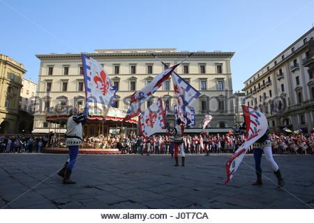 Florence, Italie. Apr 16, 2017. L'explosion de la cérémonie : reallifephotos Crédit Panier/Alamy Live News Banque D'Images