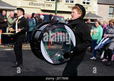 Plus Carrok, comté de Tyrone. Apr 16, 2017. Un républicain de Pâques 1916 défilé de commémoration et de rallye, comté de Tyrone. Credit : Mark Winter/Alamy Live News Banque D'Images