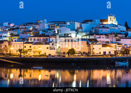 Village de pêcheurs de Ferragudo au Portugal Banque D'Images