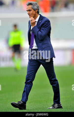 Florence, Italie. Apr 15, 2017. La déception de l'A.c.f. L'entraîneur-chef Fiorentina Paulo Sousa après avoir perdu le match de football Serie A italienne contre Empoli F.c. au stade Artemio Franchi. Credit : Giacomo Morini/Pacific Press/Alamy Live News Banque D'Images