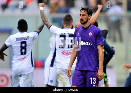 Florence, Italie. Apr 15, 2017. La déception de A.c.f. La Fiorentina Davide Astori après avoir perdu le match de football Serie A italienne contre Empoli F.c. au stade Artemio Franchi. Credit : Giacomo Morini/Pacific Press/Alamy Live News Banque D'Images