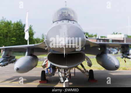 LEEUWARDEN, Pays-Bas - 10 juin 2016 : Nez d'une F16 Fighting Falcon au cours de la journées portes ouvertes de l'armée de l'air néerlandaise Banque D'Images