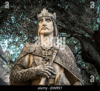 Une statue à l'Alcazar des Rois Chrétiens à Cordoue du roi Alphonse x de Castille, appelé le sage (SAGE). Banque D'Images