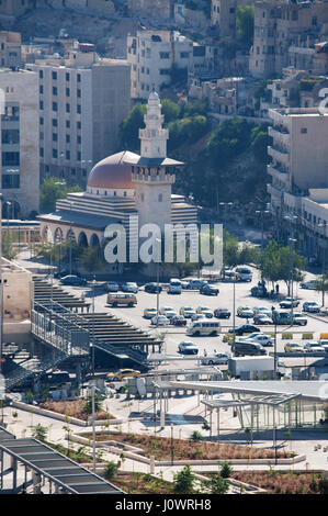 Jordanie : l'horizon de Amman, la capitale et ville la plus peuplée du Royaume hachémite de Jordanie, avec les bâtiments, les palais et les maisons Banque D'Images