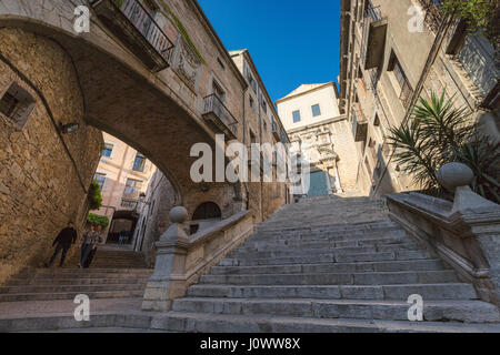 Església de Sant Martí Sacosta, illustrée de l'Pujada de Sant Domènec, Gérone, Espagne. Banque D'Images