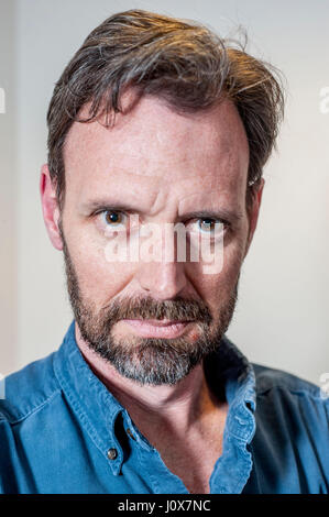 Tim Dowling, Guardian, écrivain et journaliste. Photo de 5 x 15 cas au tabernacle, Londres W11. Banque D'Images