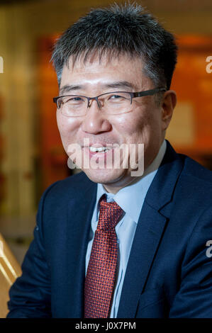 Dr Ha - Joon Chang, entraînant l'économiste coréen basé à l'Université de Cambridge et auteur de ' 23 choses qu'ils ne vous disent pas sur le capitalisme et l'Économie : Le Guide de l'utilisateur.' photographié à idées durables : Le problème avec le capitalisme 17 Février 2015 Banque D'Images