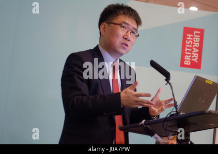 Dr Ha - Joon Chang, entraînant l'économiste coréen basé à l'Université de Cambridge et auteur de ' 23 choses qu'ils ne vous disent pas sur le capitalisme et l'Économie : Le Guide de l'utilisateur.' photographié à idées durables : Le problème avec le capitalisme 17 Février 2015 Banque D'Images