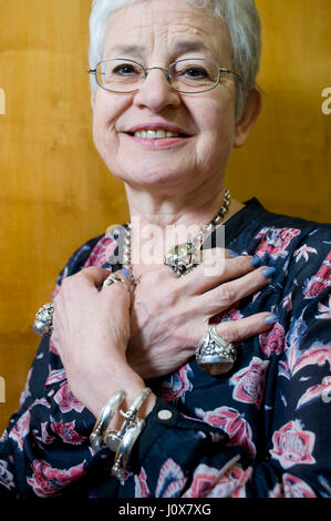 Jacqueline Wilson Son Altesse Royale la duchesse de Cornouailles en visite à l'événement de la Journée mondiale du livre le 1er mars 2012 au Southbank centre de Londres où une série de célèbres auteurs de lire des extraits de leurs livres dans le cadre de la journée d'efforts dans le monde entier pour célébrer et encourager la lecture. Banque D'Images