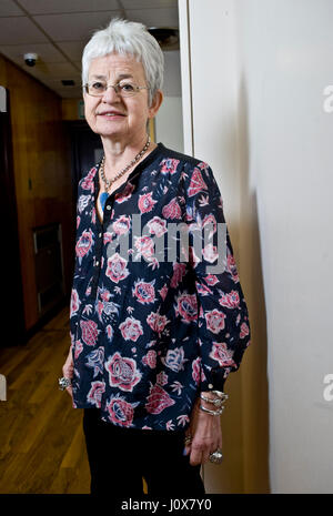 Jacqueline Wilson Son Altesse Royale la duchesse de Cornouailles en visite à l'événement de la Journée mondiale du livre le 1er mars 2012 au Southbank centre de Londres où une série de célèbres auteurs de lire des extraits de leurs livres dans le cadre de la journée d'efforts dans le monde entier pour célébrer et encourager la lecture. Banque D'Images