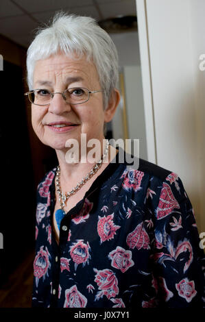 Jacqueline Wilson Son Altesse Royale la duchesse de Cornouailles en visite à l'événement de la Journée mondiale du livre le 1er mars 2012 au Southbank centre de Londres où une série de célèbres auteurs de lire des extraits de leurs livres dans le cadre de la journée d'efforts dans le monde entier pour célébrer et encourager la lecture. Banque D'Images