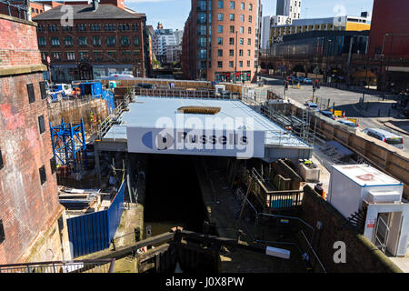 Construit sur la plate-forme temporaire p16 pour la construction de l'axe Tower apartment block, Whitworth St. West, Manchester, UK Banque D'Images