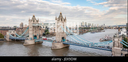 Londres, Royaume-Uni - 19 septembre 2015. Vue panoramique d'un symbole de Londres. Le Tower Bridge est un pont suspendu et basculant combiné bui Banque D'Images