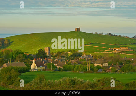 Un matin tôt sur le paysage du Dorset vers Chapelle Sainte Catherine et le petit village d'Abbotsbury. Banque D'Images