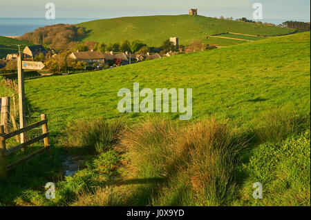 Un matin tôt sur le paysage du Dorset vers Chapelle Sainte Catherine et le petit village d'Abbotsbury. Banque D'Images