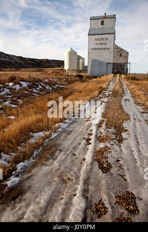 L'élévateur à grain près de Drumheller vintage ancienne en bois Banque D'Images