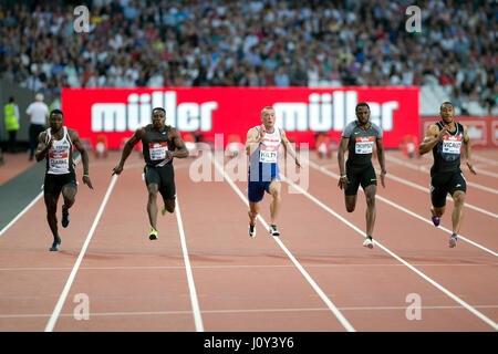 Everton Clarke (Jamaïque), Harry Aikines-Aryeetey (GBR), Richard Kilty (GBR), Richard Thompson (Trinité-et-Tobago), Jimmy Vicaut (France) en compétition dans l'épreuve du 100m 2 à la London, UK, IAAF Diamond League Anniversaire Jeux. 22 Juillet 2016 Banque D'Images