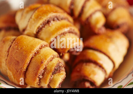 Rugelach, une pâtisserie traditionnelle européenne populaire sur les fêtes juives. Banque D'Images