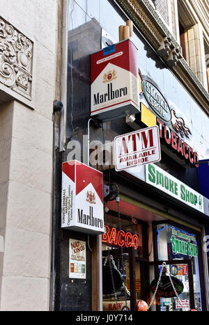 Le Broadway Smoke Shop dans le centre-ville de Los Angeles en Californie Banque D'Images