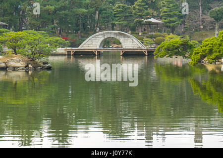 Le Jardin Shukkeien et de style japonais à Hiroshima, au Japon. Banque D'Images