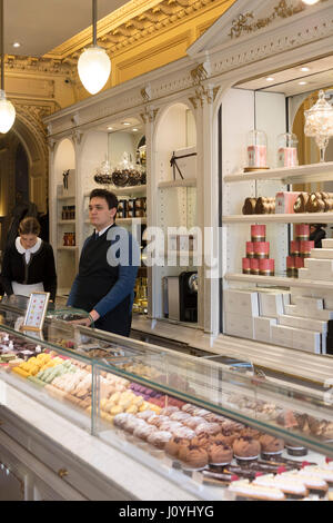 Maison de thé Angelina et café, 226 Rue de Rivoli, Paris, France Banque D'Images