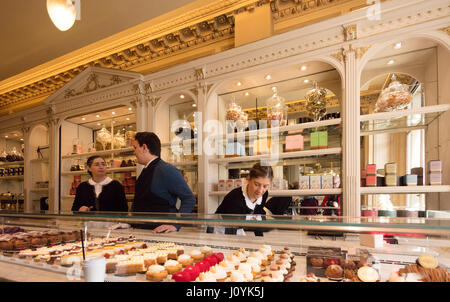 Maison de thé Angelina et café, 226 Rue de Rivoli, Paris, France Banque D'Images