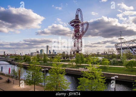 La structure de l'acier ArcelorMittal Orbit avec tube, Parc Olympique, Londres Banque D'Images