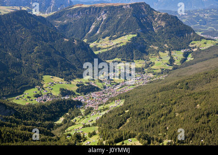 Val Gardena et Ortisei, Dolomites, Italie, vue sur une Banque D'Images