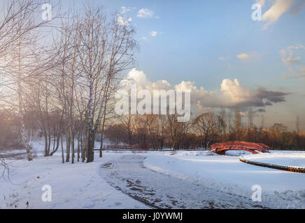 L'Yauza River sur une journée d'hiver. Banque D'Images