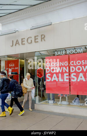 La fermeture de la vente à Jaeger shop à Southport, Merseyside, Royaume-Uni. Banque D'Images